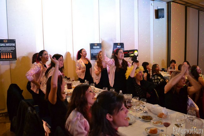 cena original con espectaculo